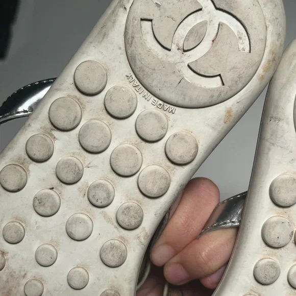 CHANEL Metallic Silver Floral Sandals - Picture 5 of 6